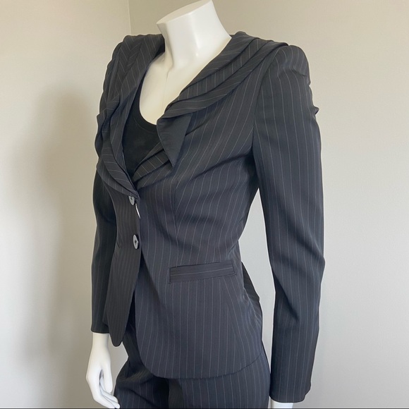 Armani Collezioni suit - Picture 1 of 11